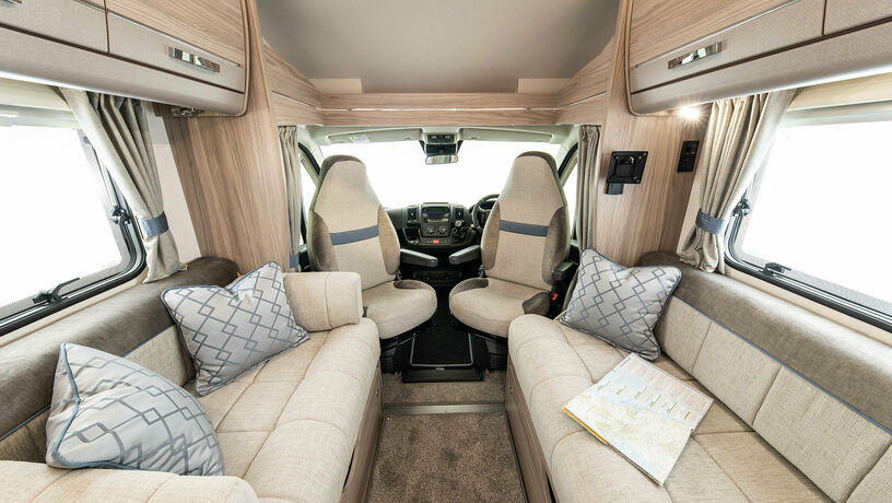 Elddis Autoquest 150 living3