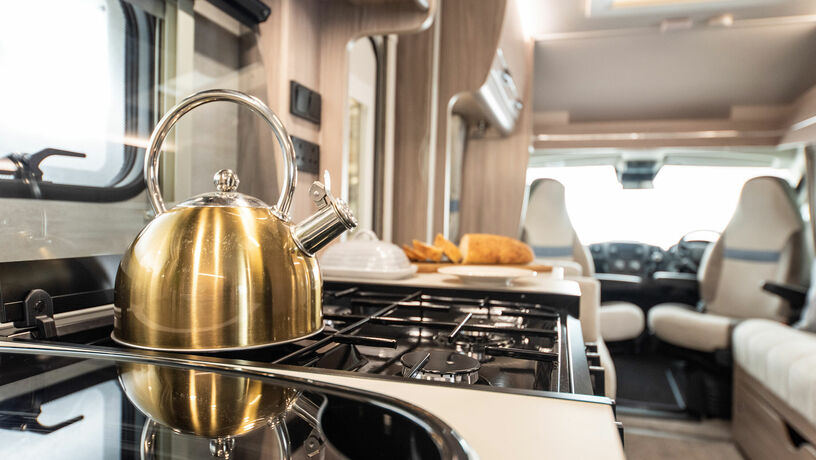 Elddis Autoquest 150 kitchen2
