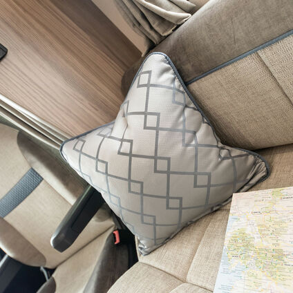 Elddis Autoquest 150 living
