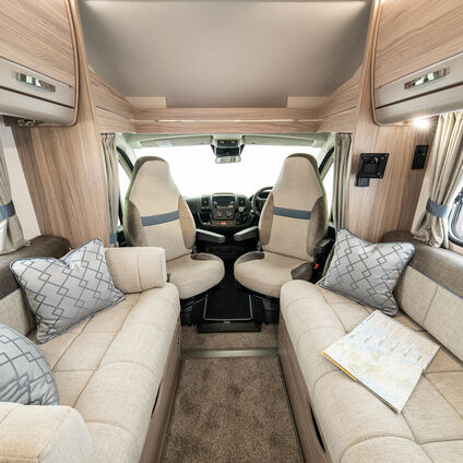 Elddis Autoquest 150 living3