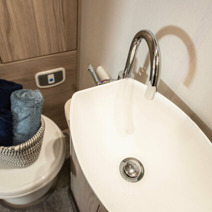 Elddis Autoquest 185 bathroom