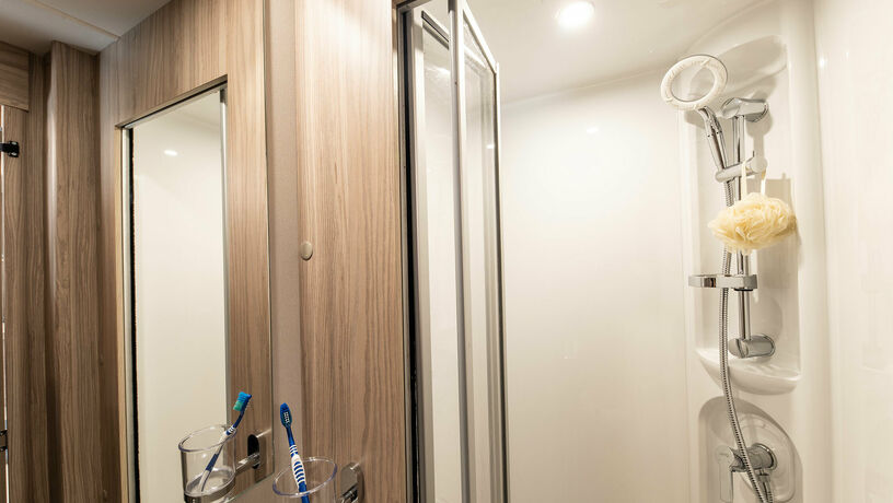 Elddis Autoquest 185 bathroom2