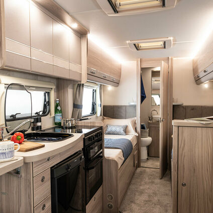 Elddis Autoquest 185 kitchen3