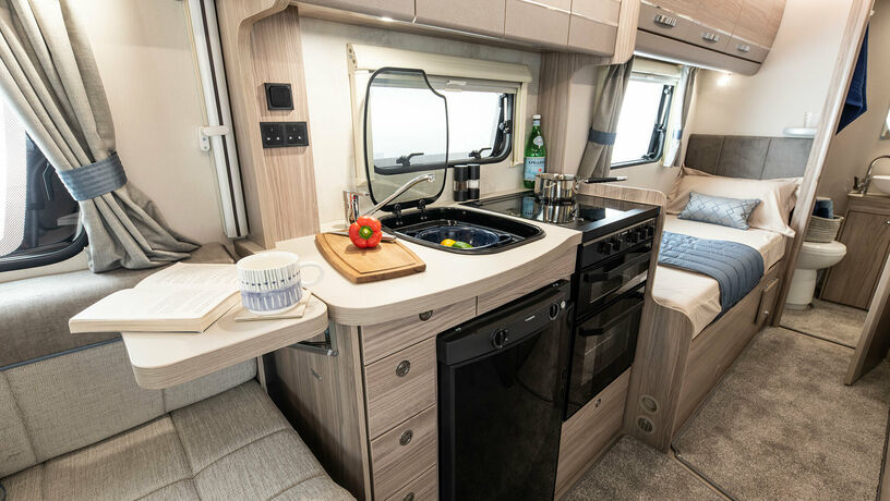 Elddis Autoquest 185 kitchen4