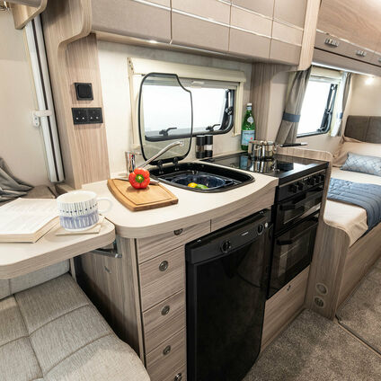 Elddis Autoquest 185 kitchen4