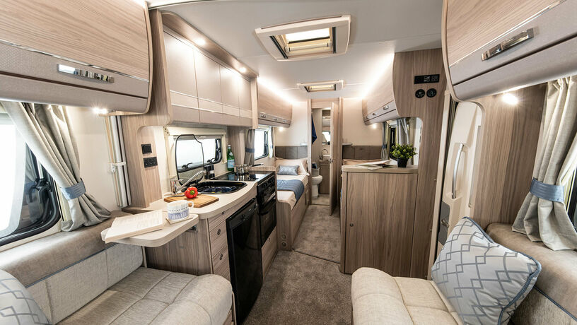 Elddis Autoquest 185 living2