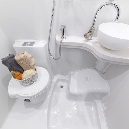 Autoquest 194 2025 bathroom
