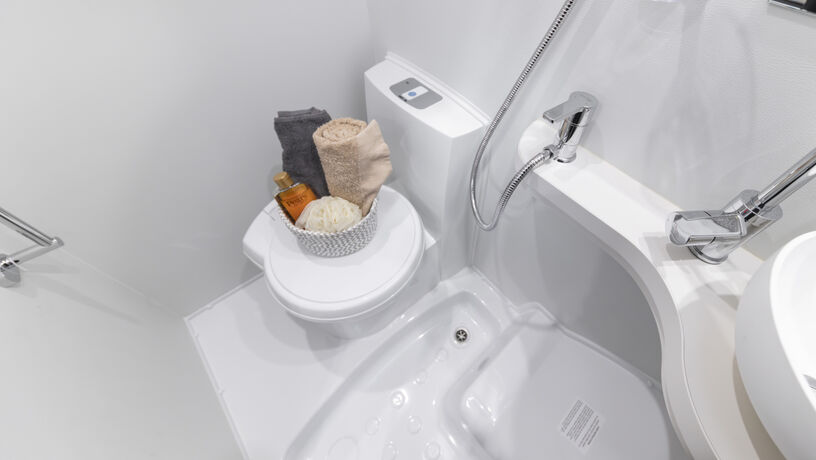Autoquest 194 2025 bathrooma