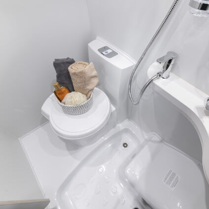 Autoquest 194 2025 bathrooma