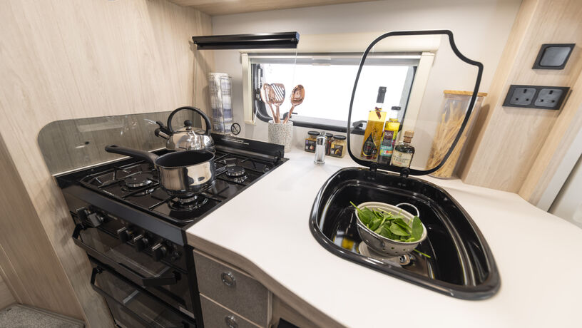 Autoquest 194 2025 kitchen closeup