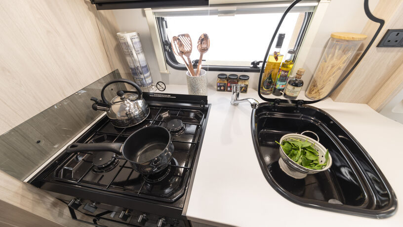 Autoquest 194 2025 stovetop and sink