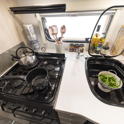Autoquest 194 2025 stovetop and sink