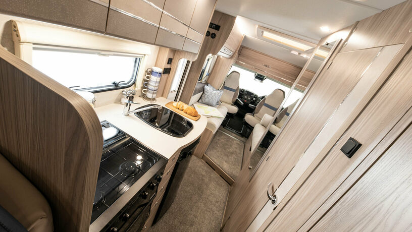 Elddis Autoquest 194 kitchen3