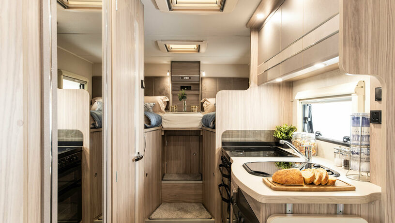 Elddis Autoquest 194 kitchen bed2