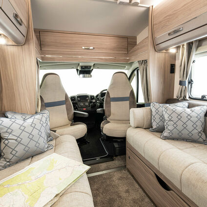 Elddis Autoquest 194 living