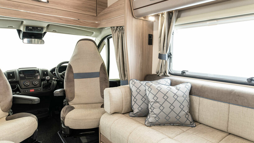 Elddis Autoquest 194 living2