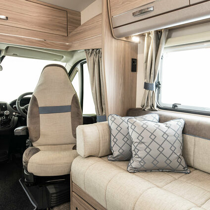 Elddis Autoquest 194 living2