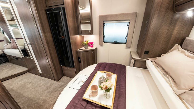 Elddis Encore 250 bedroom