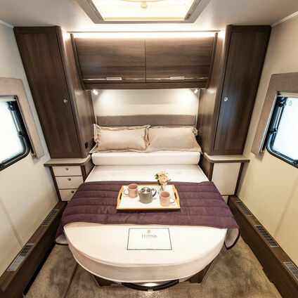 Elddis Encore 250 bedroom2