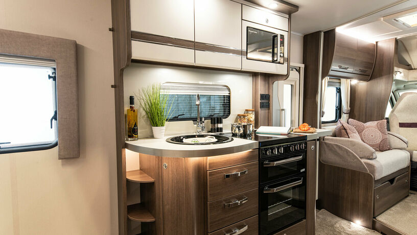 Elddis Encore 250 kitchen2