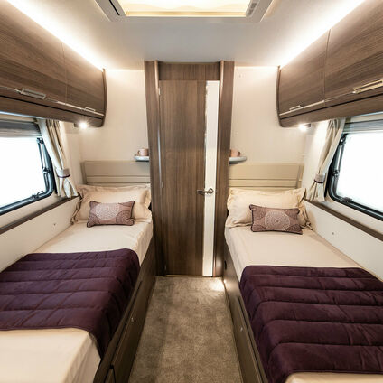 Elddis Encore 285 bedroom