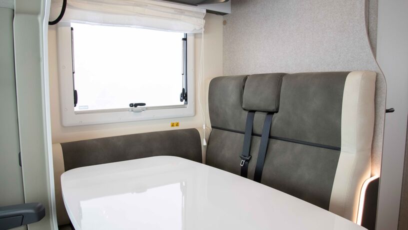 Mc Louis Fusion 330 Extra Travelling Seats