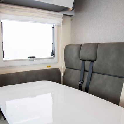 Mc Louis Fusion 330 Extra Travelling Seats