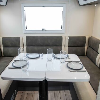 Mc Louis Fusion 330 Dining Area