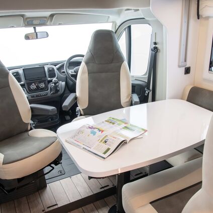 Mc Louis Fusion 330 Dining Area Front Lounge