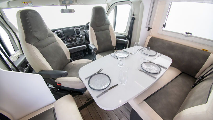 Mc Louis Fusion 379 Dining Area