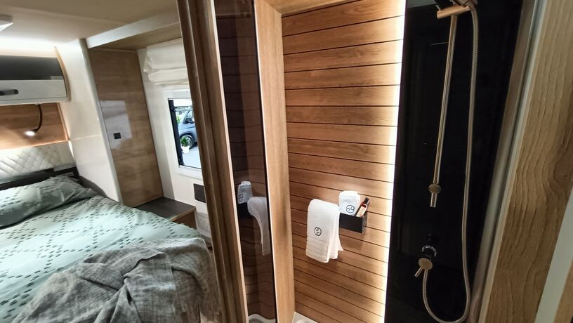 KP90 ZMV111 2025 shower b