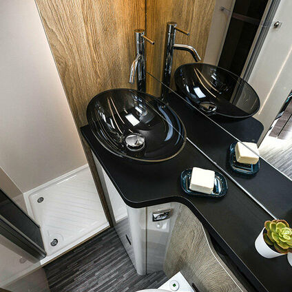 Mobilvetta K Yacht 59 bathroom