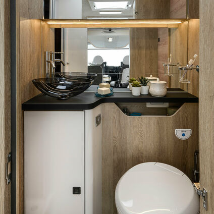 Mobilvetta K Yacht 59 bathroom2