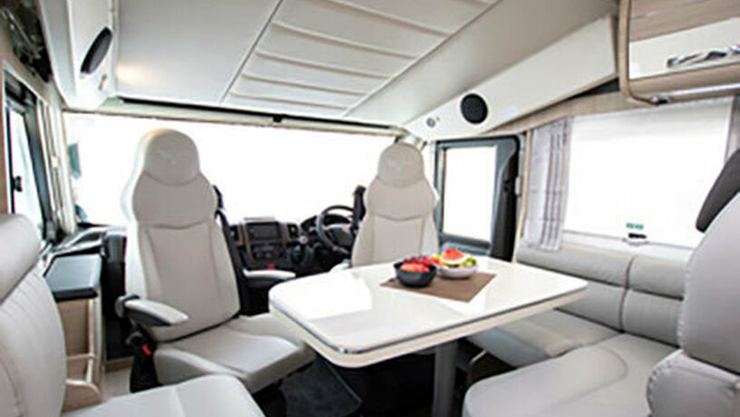 Mobilvetta K Yacht 80 dining2