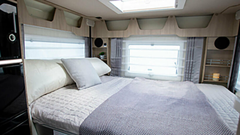 Mobilvetta K Yacht 80 rear bed