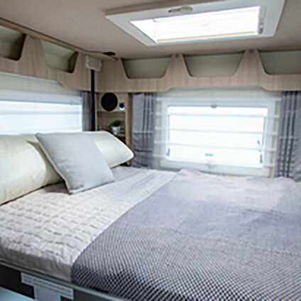 Mobilvetta K Yacht 80 rear bed