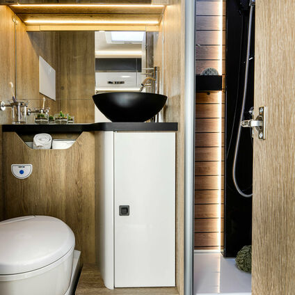 Mobilvetta K Yacht 95 bathroom2