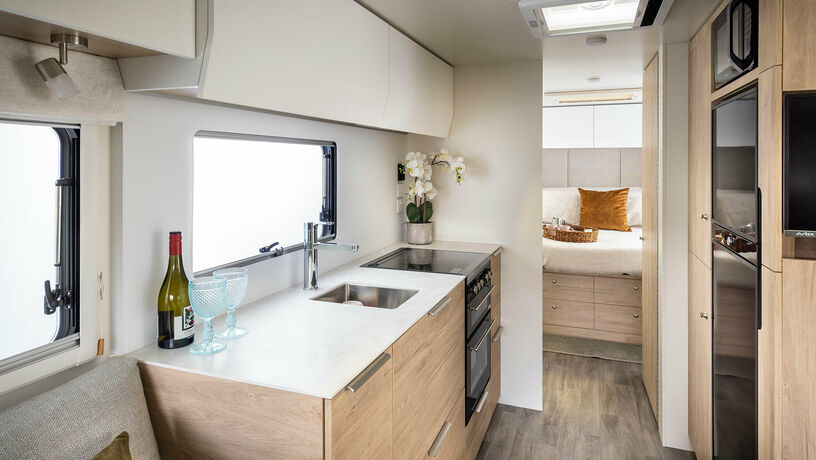 Trail Lite Oakura 170 kitchen