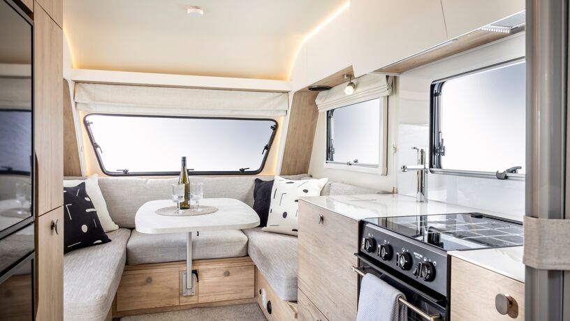 TL 164 lounge 2024