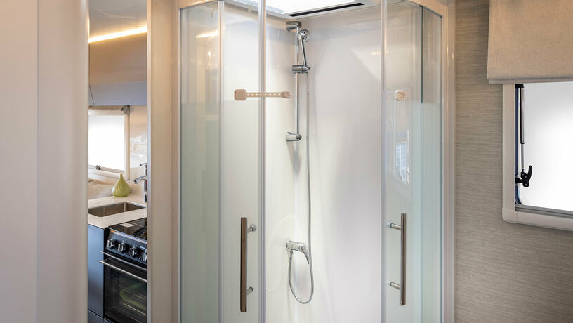 Trail Lite Oakura 354 Shower