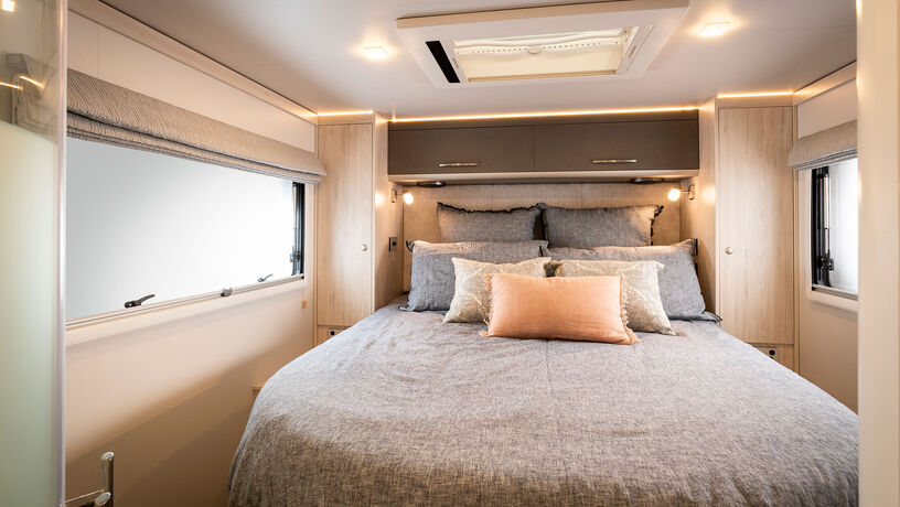 Traillite Oakura 758 landmark bed