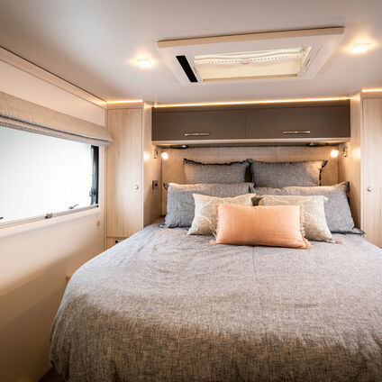 Traillite Oakura 758 landmark bed