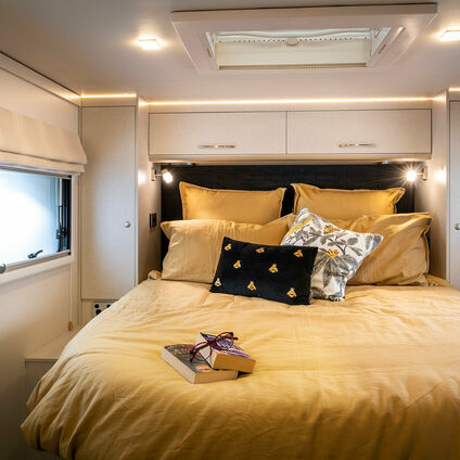 Traillite Oakura 766 X bed2